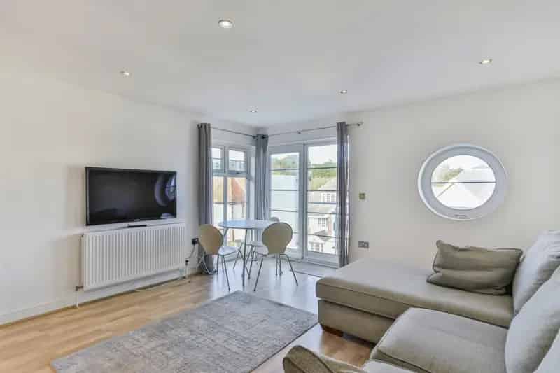 2 Bedroom Flat for Sale Top Floor Sea Views Parking