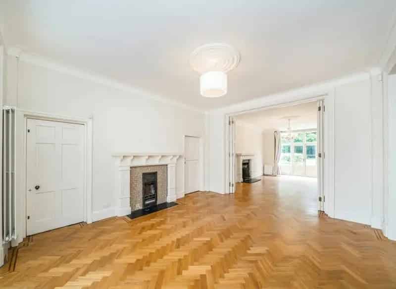Hampstead Lane Garden Maisonette High Ceilings Period Detail South Facing Garden