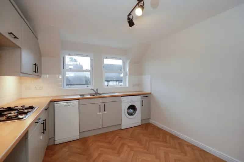 2 Bedroom Flat for Sale in Harrogate - Chain Free