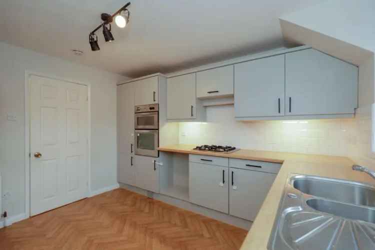 2 Bedroom Flat for Sale Harrogate Chain Free Garage