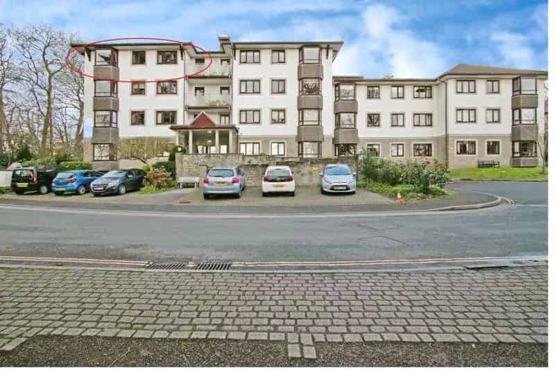 2 Bedroom Retirement Apartment with Balcony and Cathedral Views