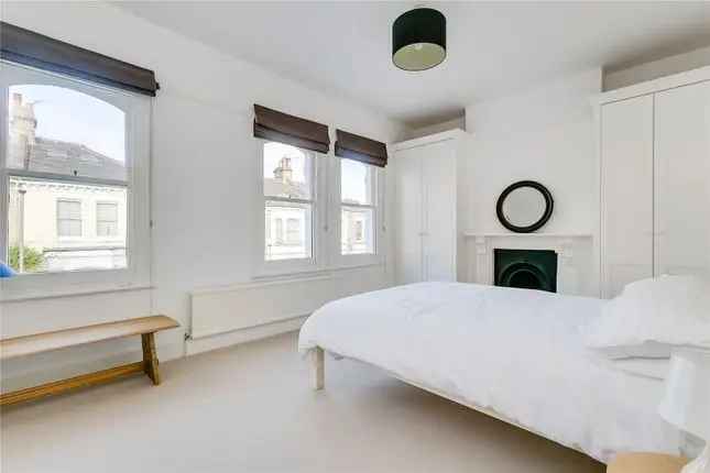 Terraced house to rent in Belleville Road, London SW11