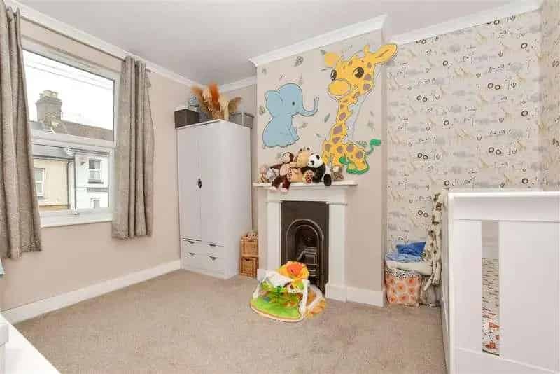 4 Bed House for Sale in Dover Near Train Station