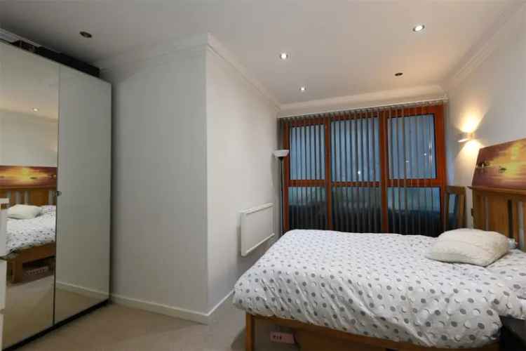 3 Bedroom Apartment near Canary Wharf and City