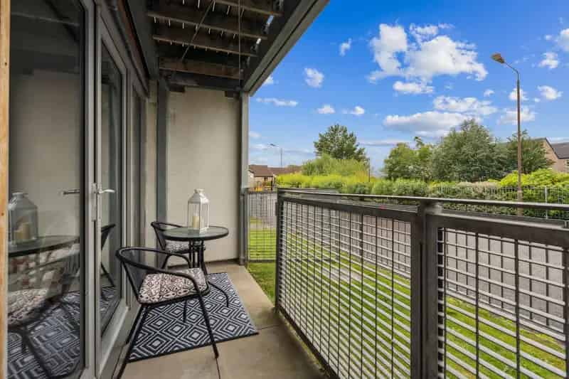 Spacious 2-Bedroom Ground Floor Flat Stirling with Private Terrace