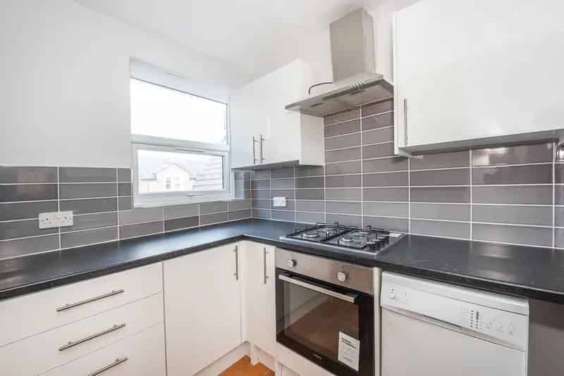 1 Bedroom Flat to Rent Near South Wimbledon Tube