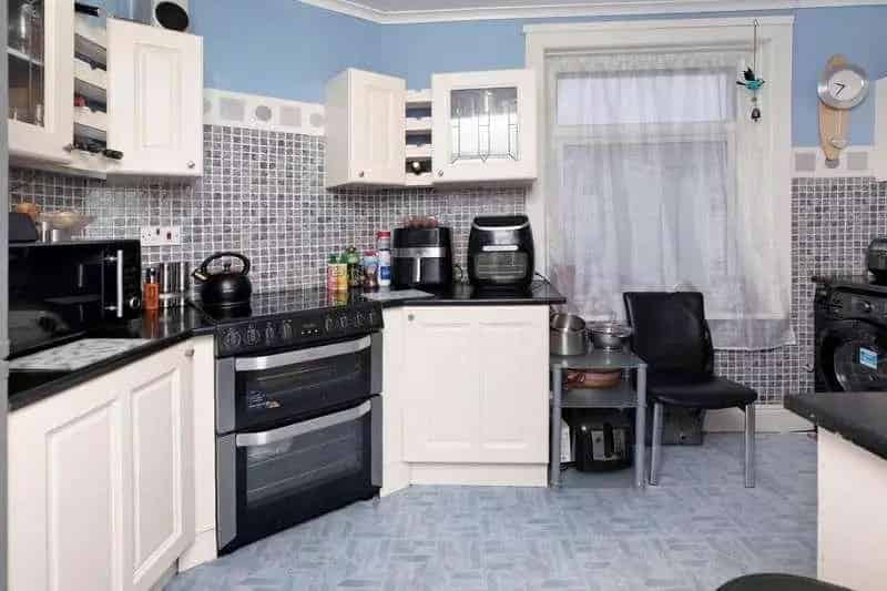 4 Bed Flat for Sale Mixed Use Property with Commercial Unit