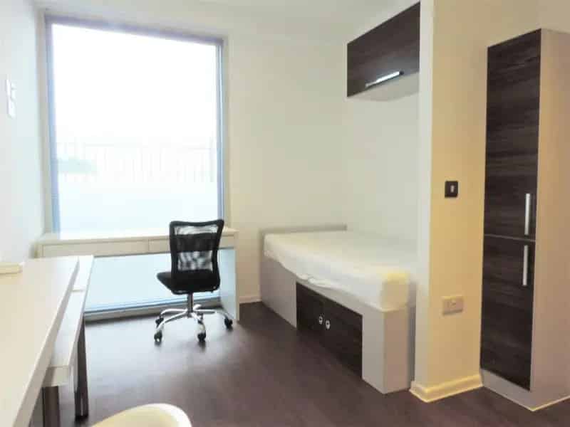 Flat For Rent , Upper Guildown Road, Guildford, England