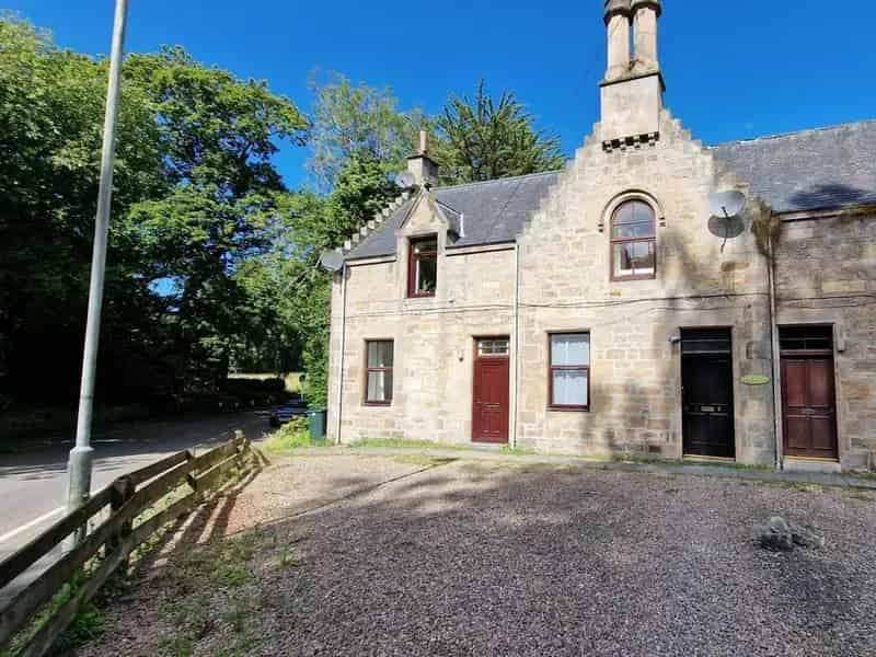 Ground Floor Flat Elgin - Spacious Double Bedroom and New Fitted Kitchen