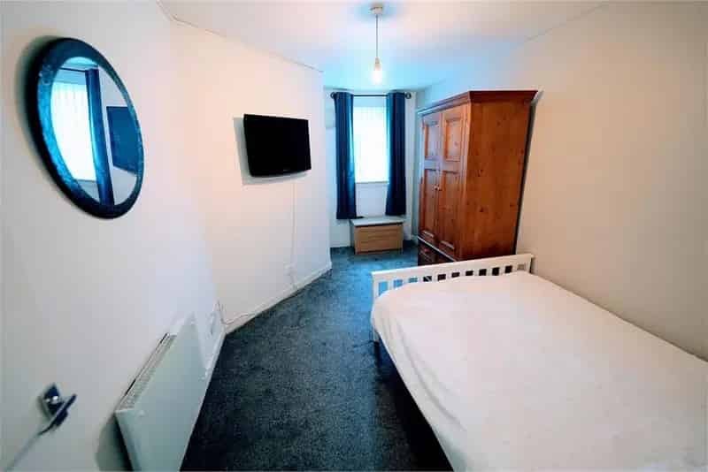 1 Bed Flat Ground Floor Stockbridge Private Garden Residents Parking
