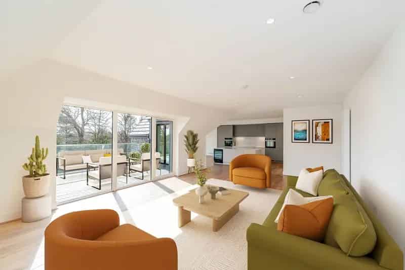 Luxury 4-Bedroom Apartment in Barnton Avenue West