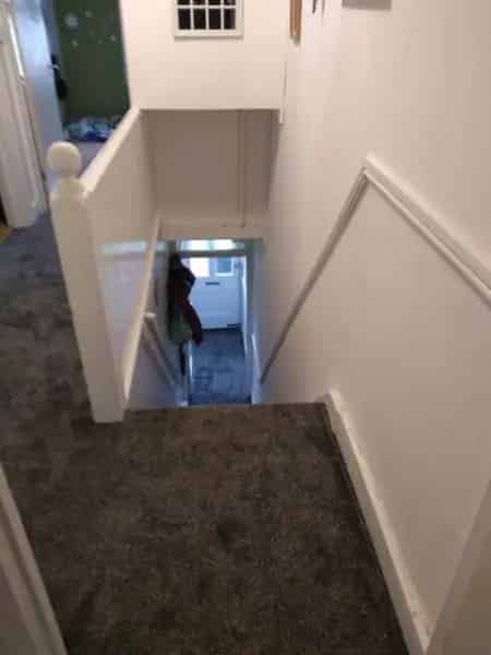 2 Bed First Floor Flat Near Shops and Schools