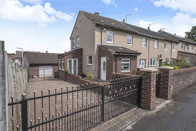 2 Bed End Terraced House with Garage and Sunroom