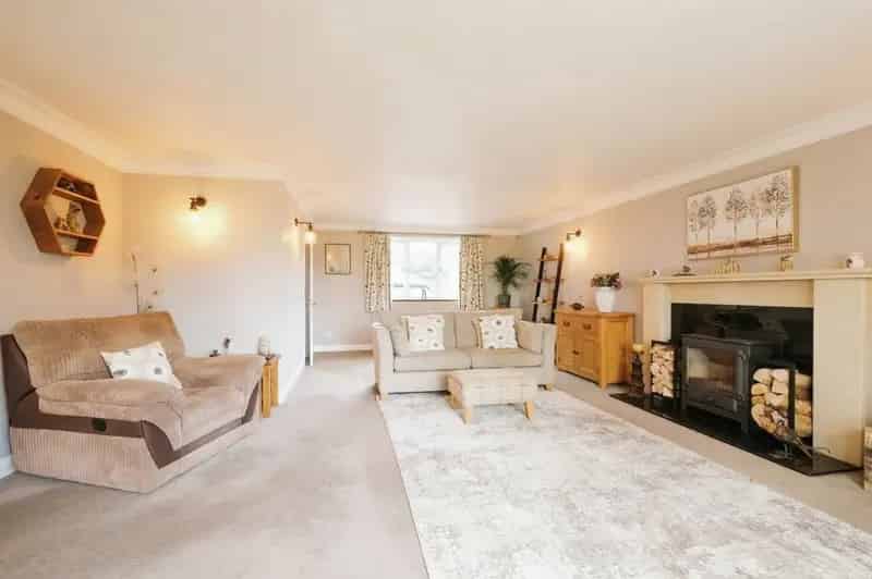 Spacious Detached Home in Clehonger with Four Five Bedrooms and Three En-Suites