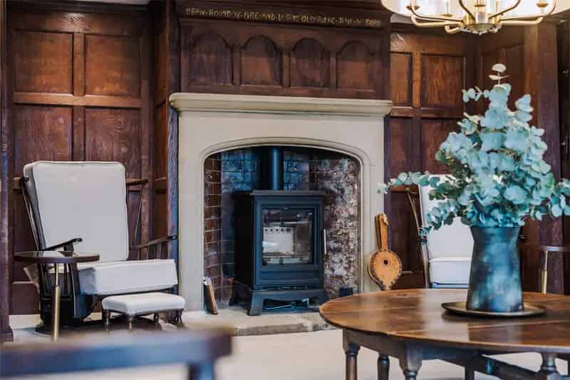 Historic Yorkshire Manor House: 7 Bedrooms, Luxurious Modern Amenities