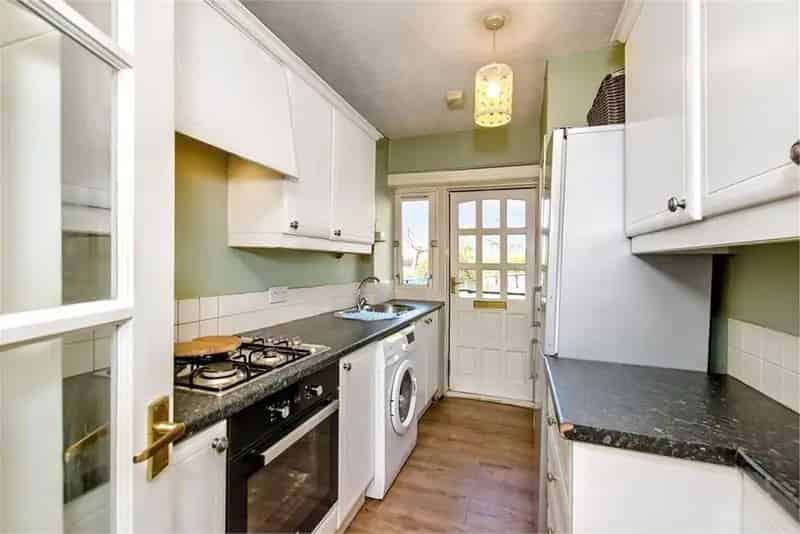 2 Bed Ground Floor Flat Mayfield Private Garden Modern Kitchen