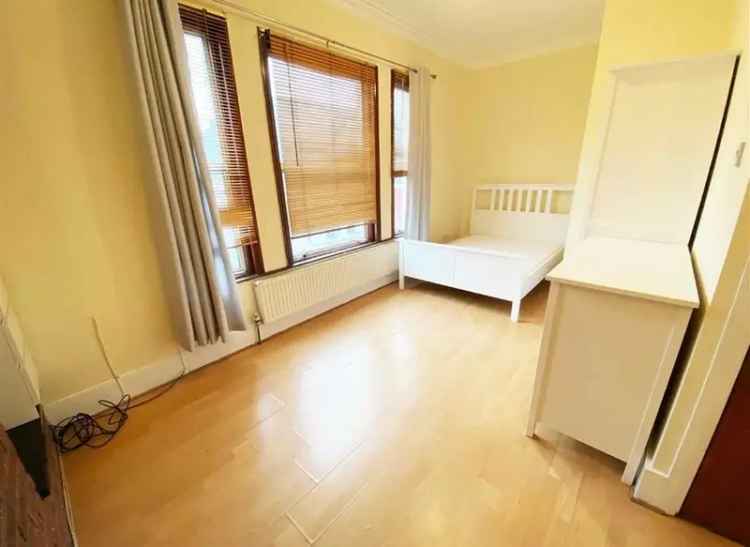 House For Sale in Trafalgar Road, London, England