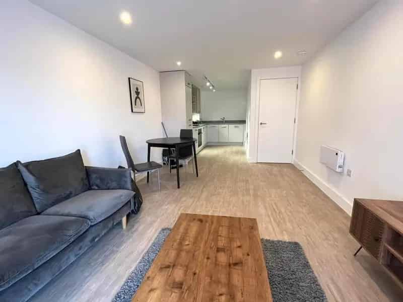 1 Bedroom Apartment Digbeth Square Birmingham City Centre