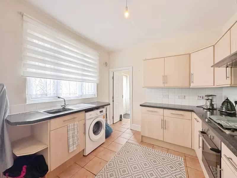 1 Bedroom Flat Porthcawl Near Seafront Ideal First Time Buyers Investors