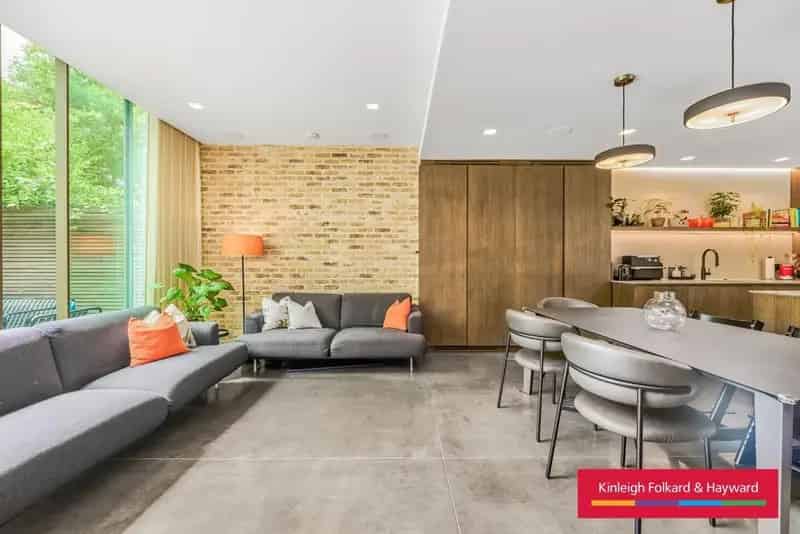 Luxury Home with Elegant Contemporary Design