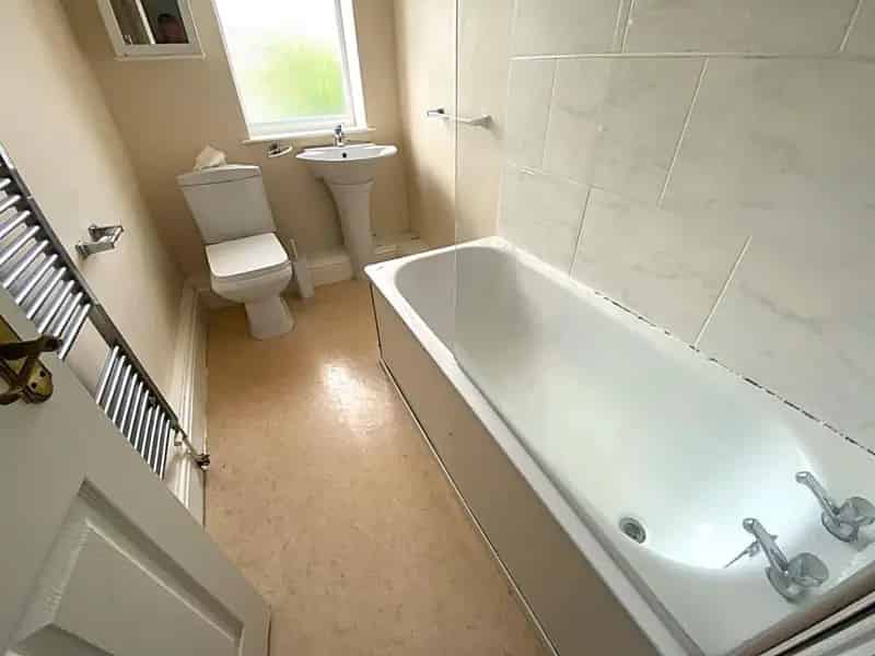 2 Bedroom Student Apartment Available July 6th 2025 Parking