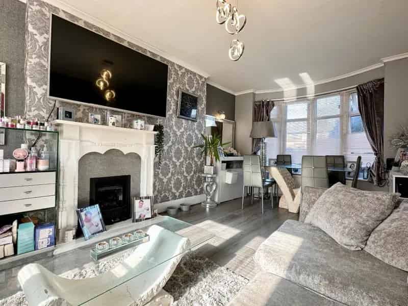 3 Bedroom Semi-Detached House For Sale Corner Plot