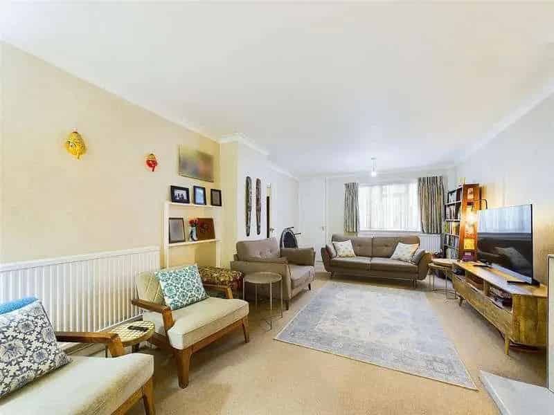 3 Bed House for Sale No Upper Chain
