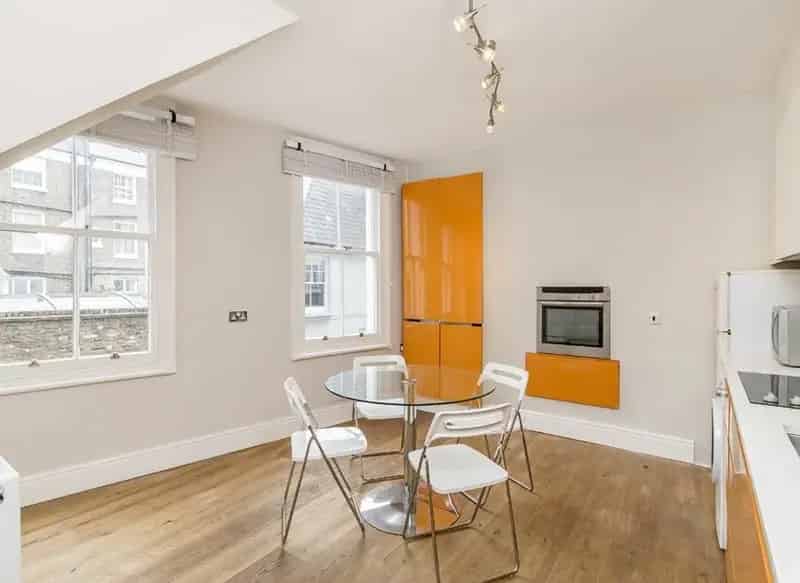 2 Bedroom Maisonette To Let - Period Conversion