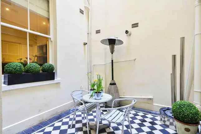 Flat to rent in Courtfield Gardens, South Kensington, London SW5