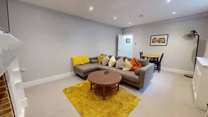 1 Bedroom Flat for Sale in Cheltenham