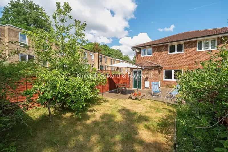 Two Bedroom House Near Sydenham Hill