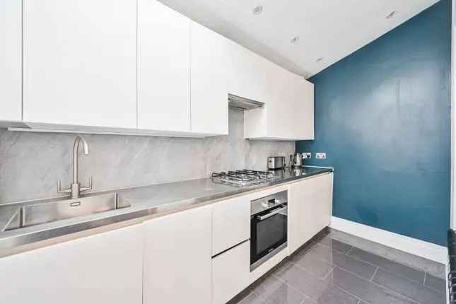 End terrace house to rent in Kingsland Road, Shoreditch, London E2