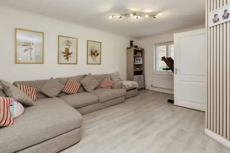 3 Bedroom Semi-Detached House with Ensuite and Garden