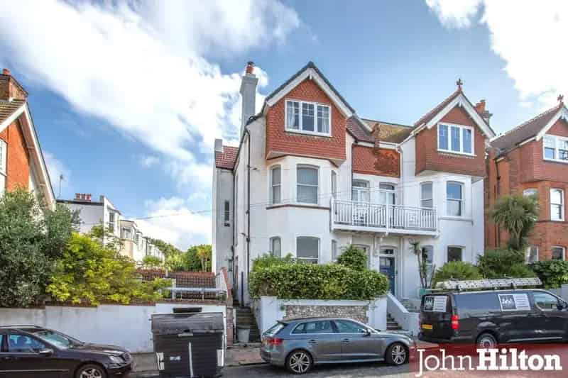 4 Bedroom Semi-Detached House For Sale in Brighton
