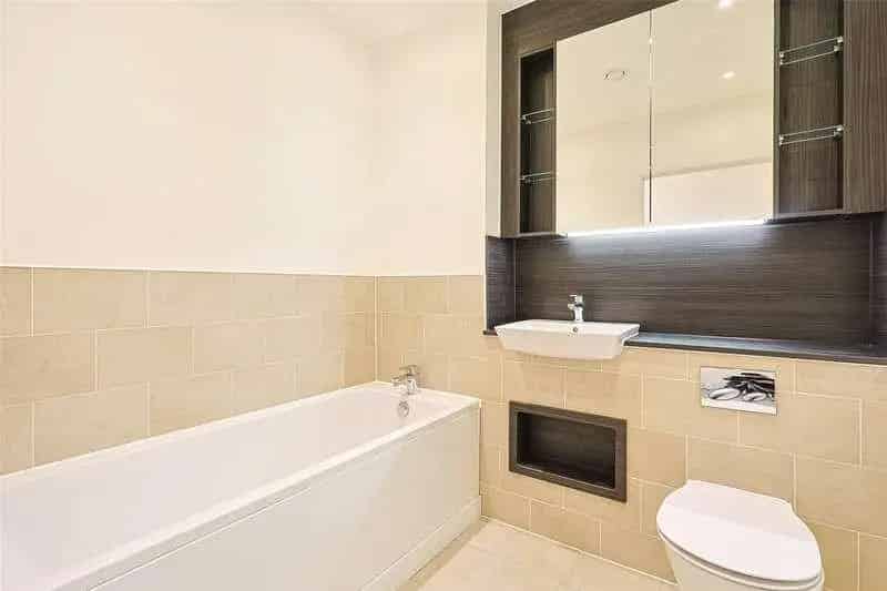 2 Bed Flat for Sale in East Acton