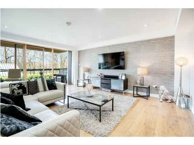 2 Bedroom Flat for Sale in Haggs Gate