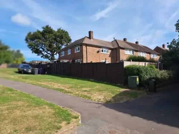 4/5 Bed House Large Garden Needs Work Near Schools