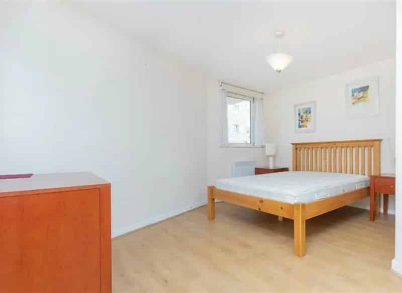 Two Bedroom Apartment in Basin Approach Limehouse Basin