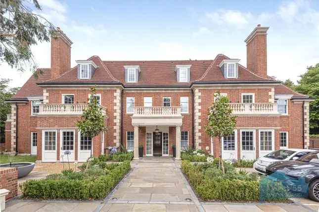 Flat for sale in Crossways, The Bishops Avenue, East Finchley, London N2