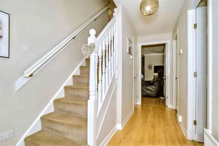 4 Bed House - Detached with 2 Reception Rooms