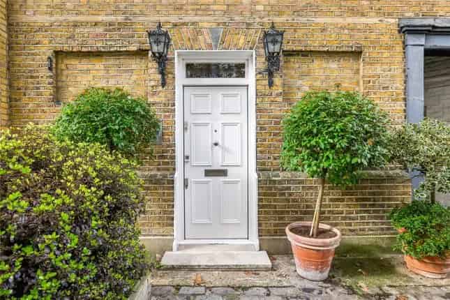 4 Bedroom Mews House Hyde Park Gardens London W2