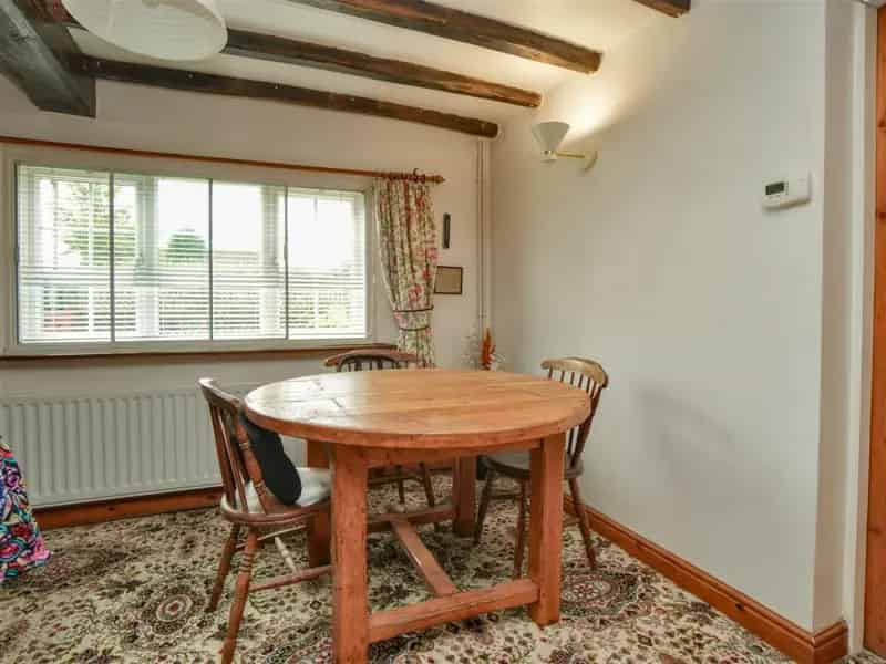 4 Bedroom House with Annexe - Triple Garage - Riverside Walks Nearby