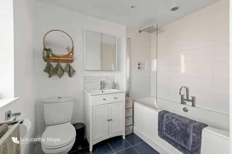 3 Bed House for Sale near Water