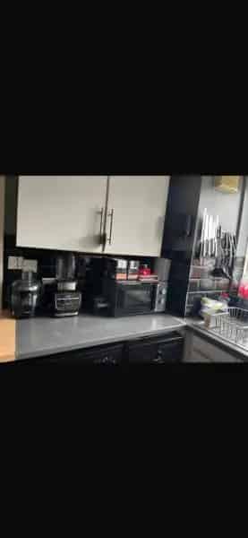 Large Studio Flat with Parking Near Parks and Transport Links