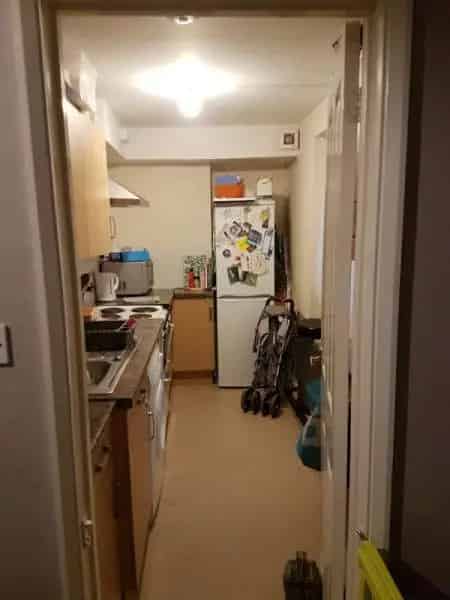 Large 1-Bed Basement Flat Near Shops and Schools