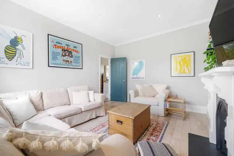 3 Bedroom Flat House to Rent in Brixton