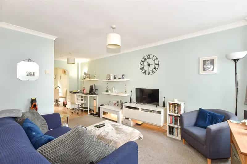 2 Bedroom Semi Detached House Handcross