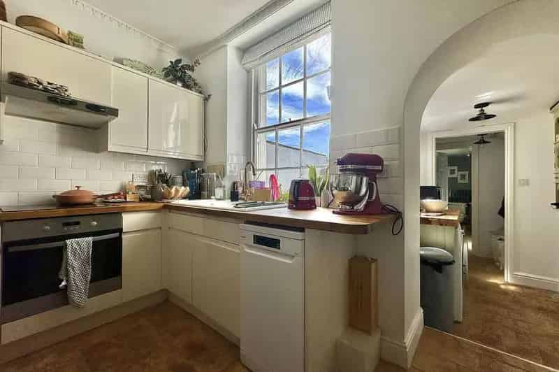 3 Bedroom Georgian House for Sale in Weston Village