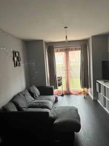 2 Bed House Near Schools Shops Transport