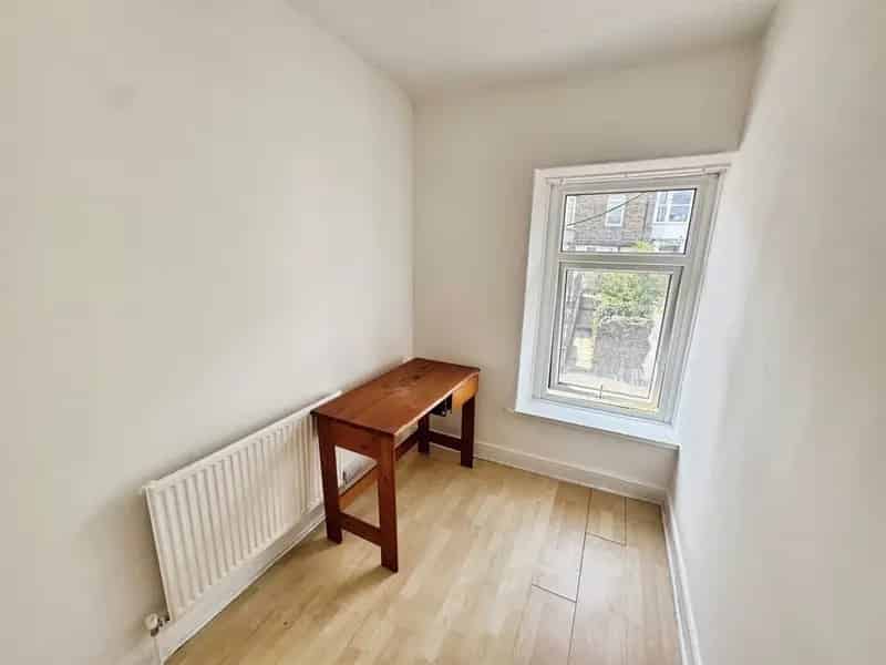 3 Bedroom Terraced House Near University